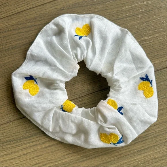 Luisa Positano Lemon Scrunchie 🍋 - Picture 3 of 6